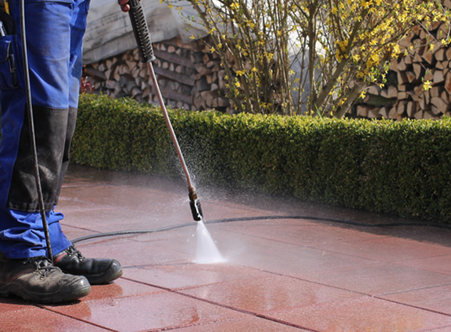 Outdoor floor cleaning with a pressure water jet on street